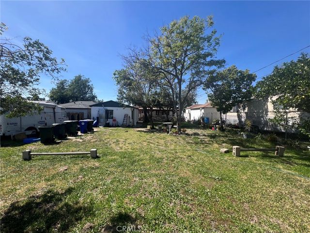 8323 Emerald Avenue, Fontana, CA 92335