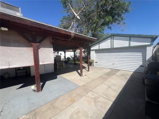 8323 Emerald Avenue, Fontana, CA 92335