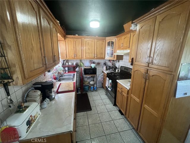 8323 Emerald Avenue, Fontana, CA 92335