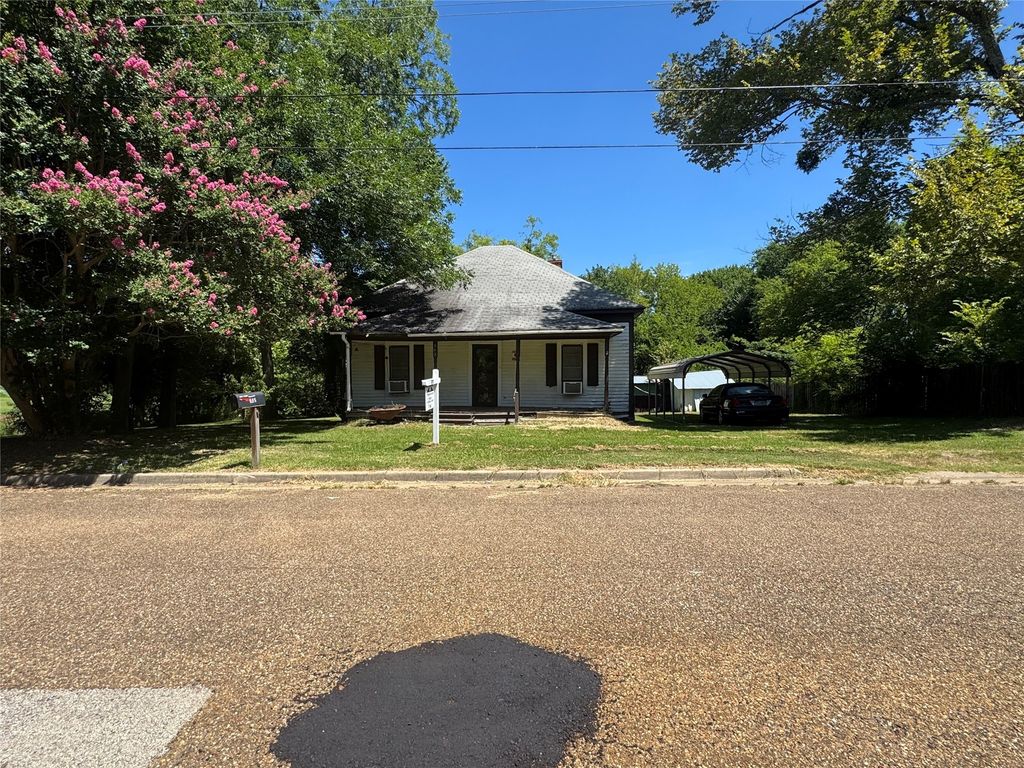 303 Keith Street, Mount Vernon, TX 75457