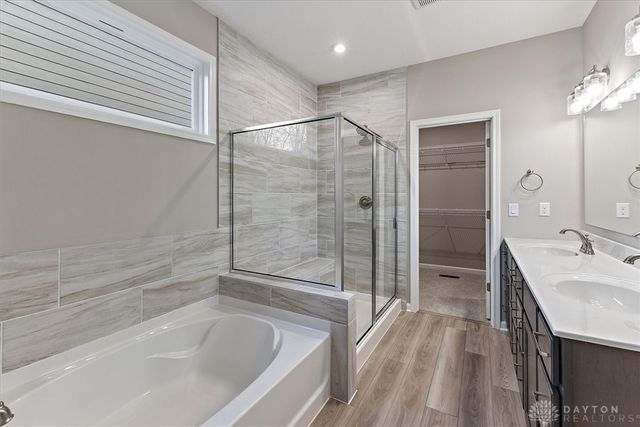 2619 Golden Leaf Drive, Beavercreek, OH 45431