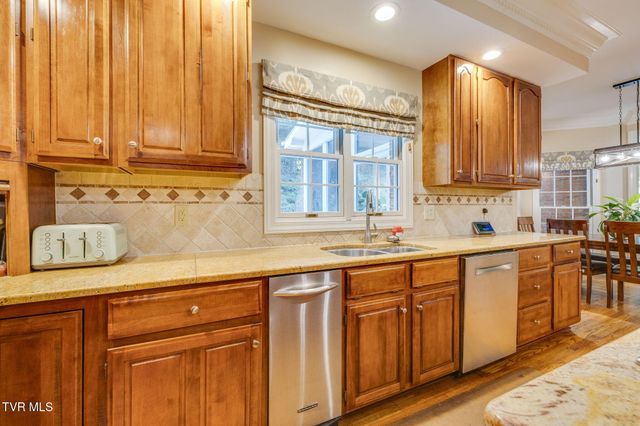 1808 Bramblewood Drive, Kingsport, TN 37660