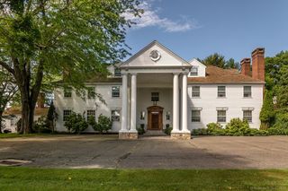 19 Seherr Thoss Drive, Litchfield, CT 06759