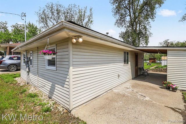657 Dunleavy Drive, Highland, MI 48356