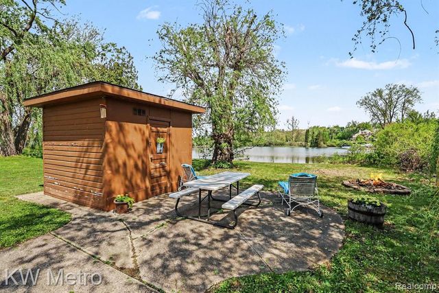 657 Dunleavy Drive, Highland, MI 48356