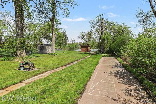 657 Dunleavy Drive, Highland, MI 48356