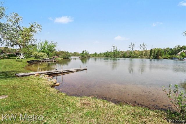 657 Dunleavy Drive, Highland, MI 48356