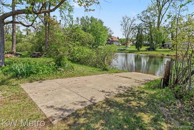 657 Dunleavy Drive, Highland, MI 48356