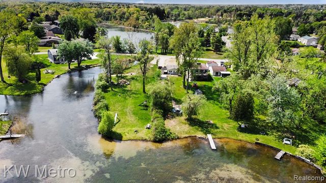 657 Dunleavy Drive, Highland, MI 48356