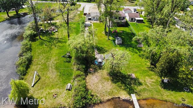 657 Dunleavy Drive, Highland, MI 48356