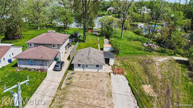 657 Dunleavy Drive, Highland, MI 48356