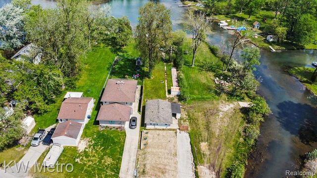 657 Dunleavy Drive, Highland, MI 48356