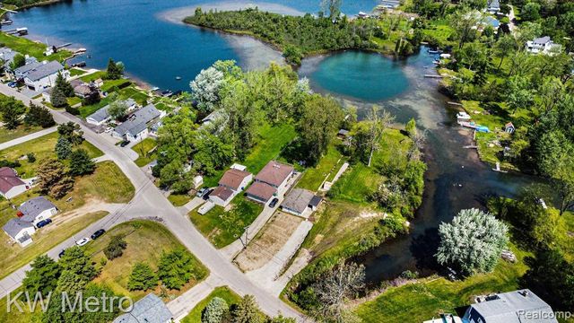 657 Dunleavy Drive, Highland, MI 48356