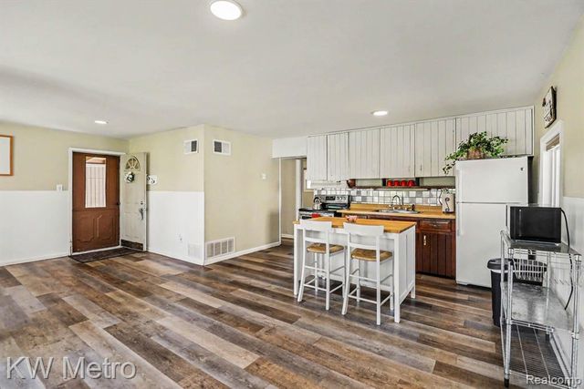 657 Dunleavy Drive, Highland, MI 48356
