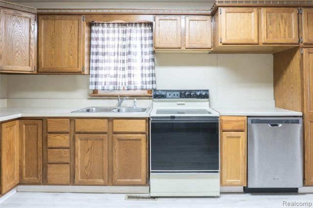 11788 Syracuse Street, Taylor, MI 48180