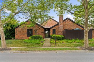 2111 Coach Road N, Upper Arlington, OH 43220