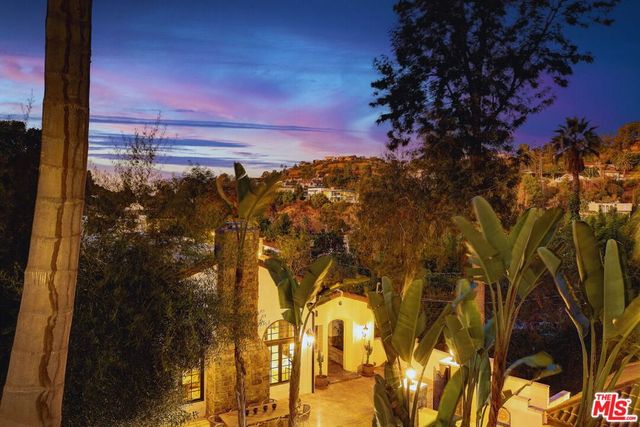 2570 Nichols Canyon Road, Los Angeles, CA 90046