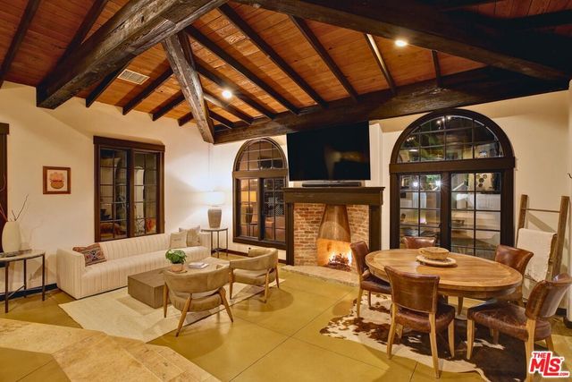 2570 Nichols Canyon Road, Los Angeles, CA 90046