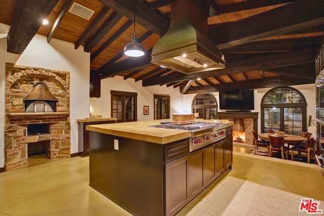 2570 Nichols Canyon Road, Los Angeles, CA 90046