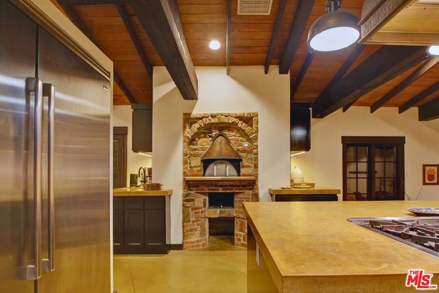 2570 Nichols Canyon Road, Los Angeles, CA 90046