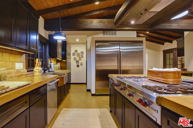 2570 Nichols Canyon Road, Los Angeles, CA 90046