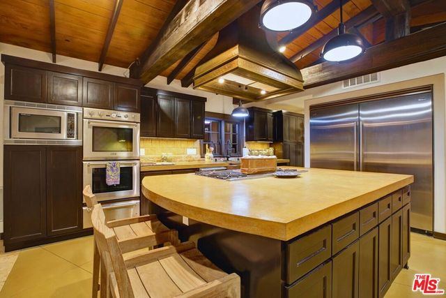 2570 Nichols Canyon Road, Los Angeles, CA 90046