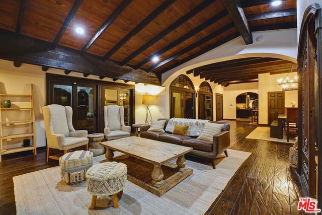 2570 Nichols Canyon Road, Los Angeles, CA 90046