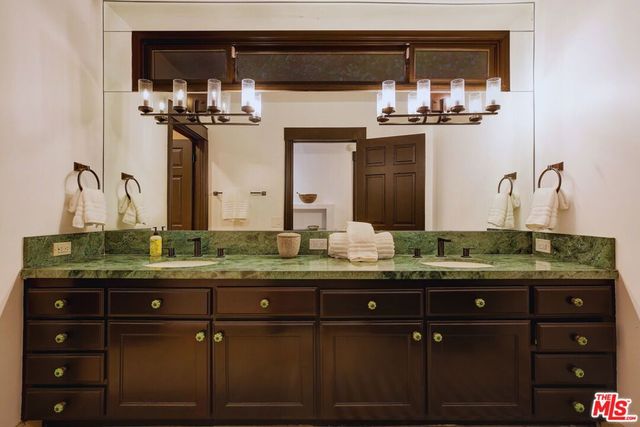 2570 Nichols Canyon Road, Los Angeles, CA 90046