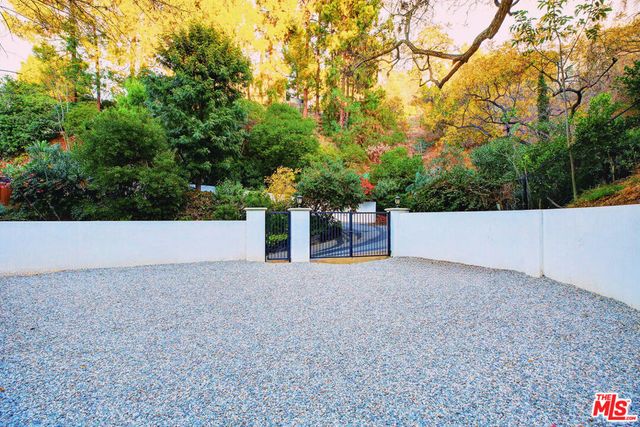 2570 Nichols Canyon Road, Los Angeles, CA 90046