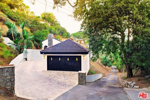 2570 Nichols Canyon Road, Los Angeles, CA 90046