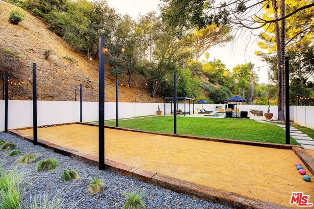 2570 Nichols Canyon Road, Los Angeles, CA 90046