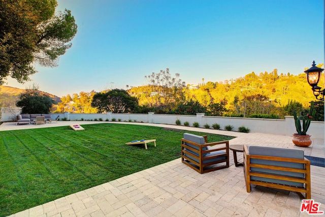 2570 Nichols Canyon Road, Los Angeles, CA 90046