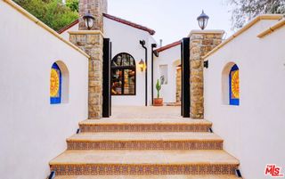 2570 Nichols Canyon Road, Los Angeles, CA 90046