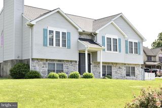 3740 COUNTRY LN, Gordonville, PA 17529