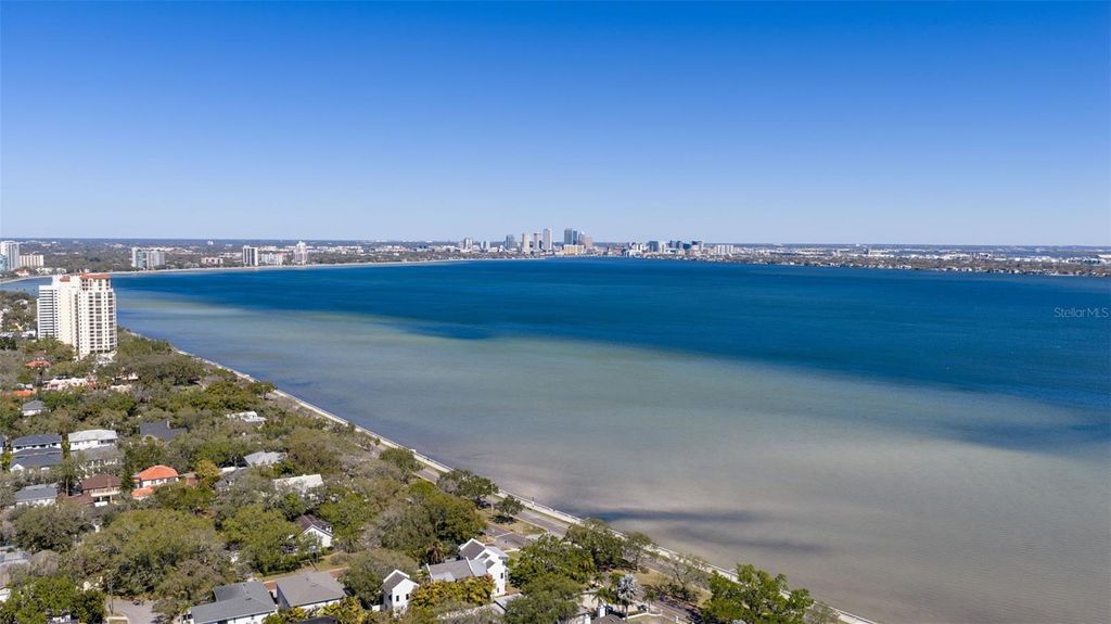 Image 6 of property listing at 3104 W FIELDER STREET, Tampa, FL 33611