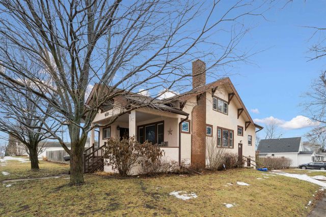 617 E Charles, Oelwein, IA 50662