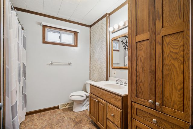 617 E Charles, Oelwein, IA 50662