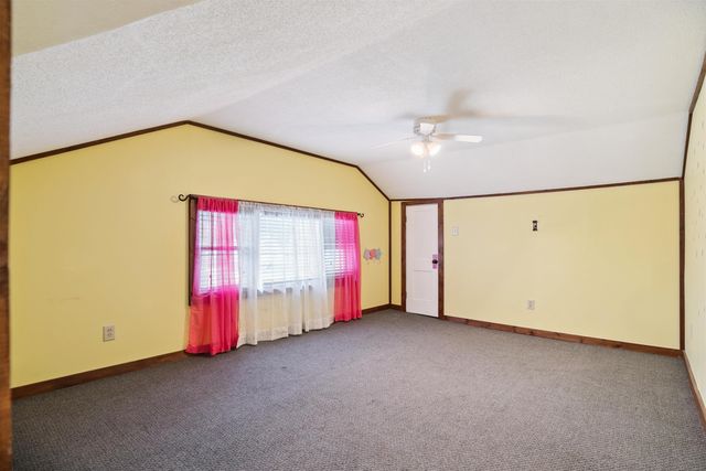 617 E Charles, Oelwein, IA 50662