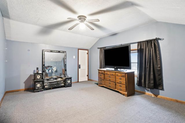 617 E Charles, Oelwein, IA 50662