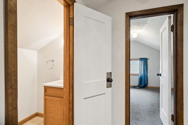 617 E Charles, Oelwein, IA 50662