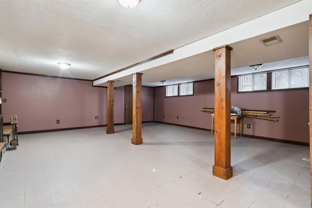 617 E Charles, Oelwein, IA 50662