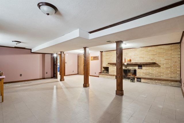 617 E Charles, Oelwein, IA 50662