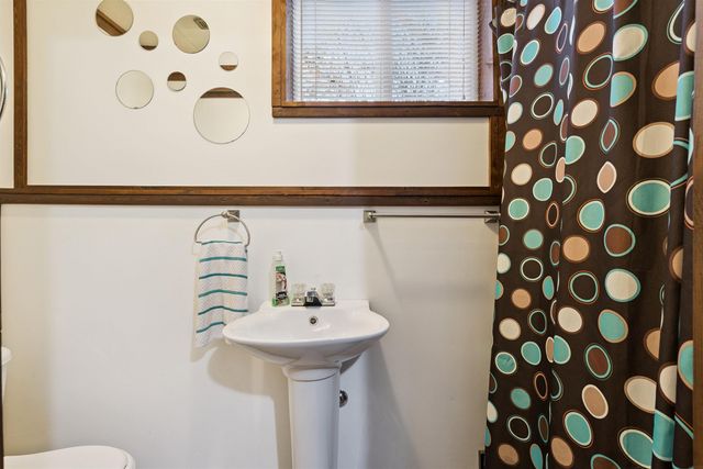 617 E Charles, Oelwein, IA 50662