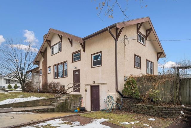 617 E Charles, Oelwein, IA 50662