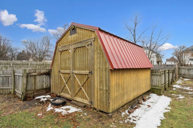 617 E Charles, Oelwein, IA 50662