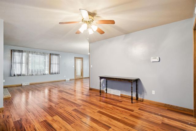 617 E Charles, Oelwein, IA 50662