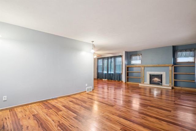 617 E Charles, Oelwein, IA 50662