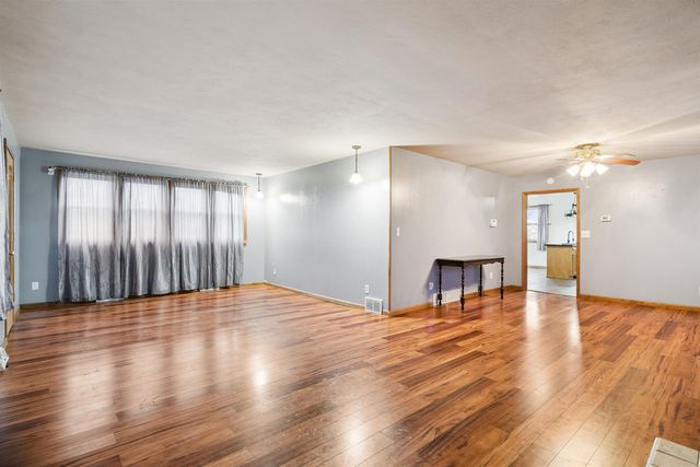 617 E Charles, Oelwein, IA 50662