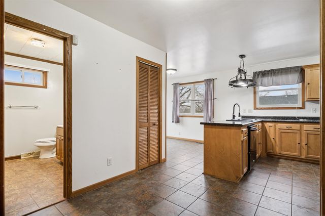 617 E Charles, Oelwein, IA 50662