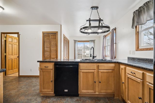 617 E Charles, Oelwein, IA 50662